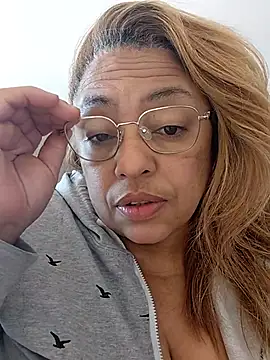 Halanamorena online show from 11-26-25, 11:33