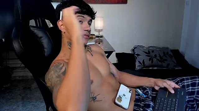 Snapshot of aress_damon chatting on 12-18-25, 10:05 aress damon online show from 12-18-25, 10:05