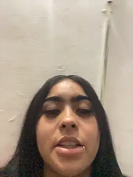 Snapshot of mia_violet8 chatting on 01-19-26, 05:00 mia violet8 online show from 01-19-26, 05:00