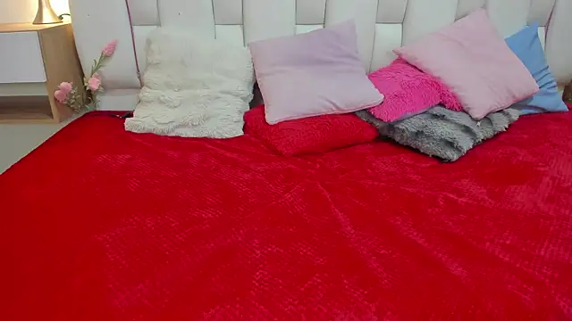 mask red girl online show from 03-27-26, 01:00