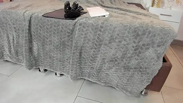 Snapshot of Mysterius_Woman chatting on 02-12-26, 01:06 Mysterius Woman online show from 02-12-26, 01:06