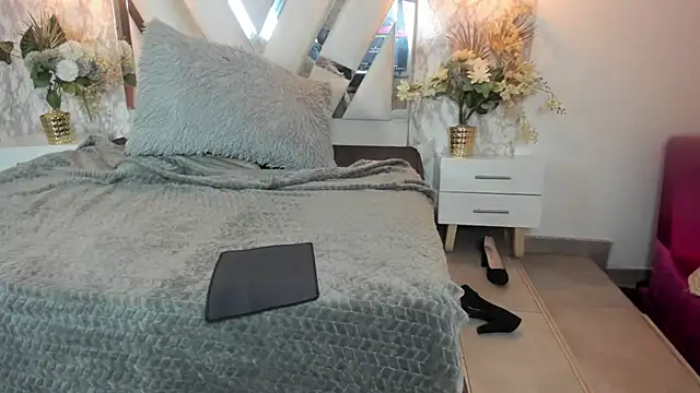 Snapshot of Mysterius_Woman chatting on 02-16-26, 12:56 Mysterius Woman online show from 02-16-26, 12:56