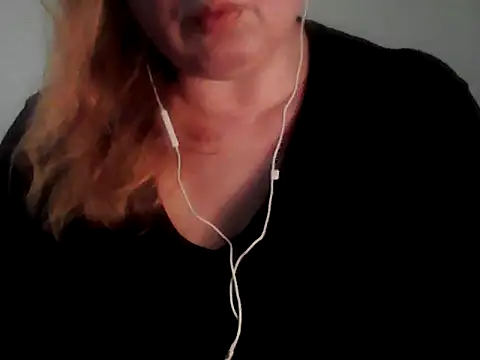 Snapshot of Empiria81 chatting on 11-26-25, 05:58 Empiria81 online show from 11-26-25, 05:58