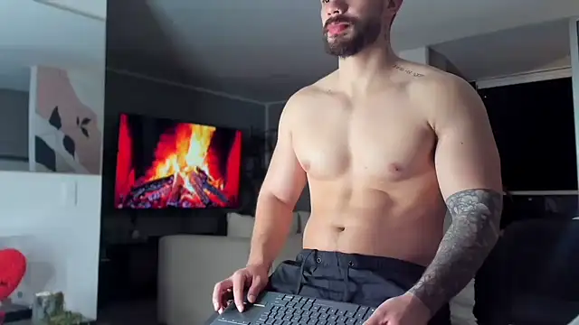 Valenthino Salvatore online show from 03-23-26, 03:43