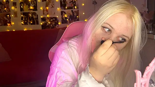 Snapshot of melissara1n chatting on 12-04-25, 01:59 melissara1n online show from 12-04-25, 01:59