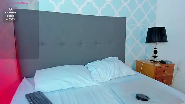 lindaa natashaa  online show from 12-20-25, 02:29