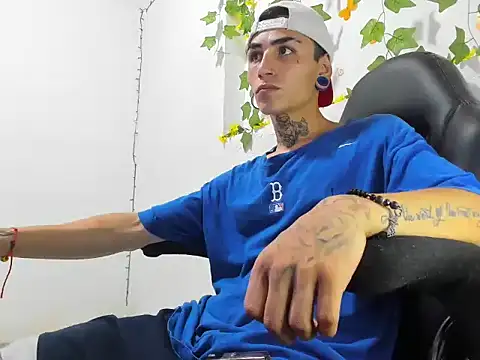 Snapshot of beatandtalk chatting on 11-25-25, 09:37 beatandtalk online show from 11-25-25, 09:37