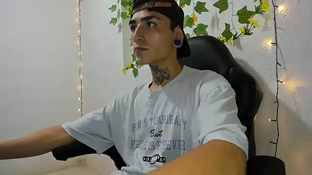 Snapshot of beatandtalk chatting on 11-28-25, 07:55 beatandtalk online show from 11-28-25, 07:55