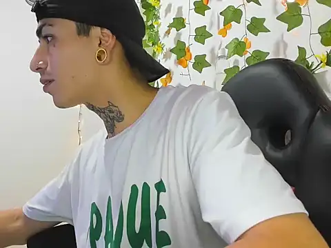 Snapshot of beatandtalk chatting on 11-30-25, 04:22 beatandtalk online show from 11-30-25, 04:22