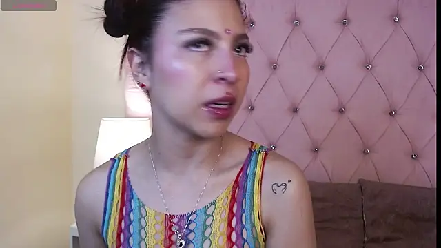 Hillary Thomson online show from 11-24-25, 01:00