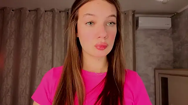 Snapshot of NeliaVandresar chatting on 12-01-25, 04:06 NeliaVandresar online show from 12-01-25, 04:06