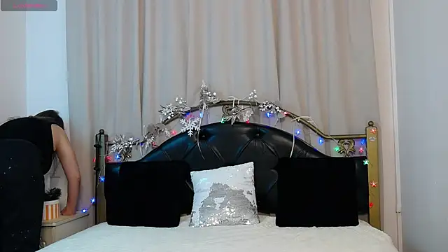 Leona Rae online show from 12-23-25, 09:29