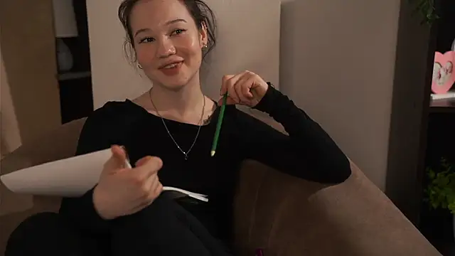 Snapshot of RenateOvalles chatting on 11-30-25, 11:36 RenateOvalles online show from 11-30-25, 11:36