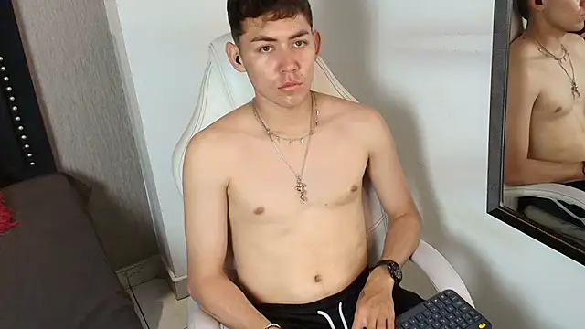 LoganFoster  online show from 01-10-26, 08:32