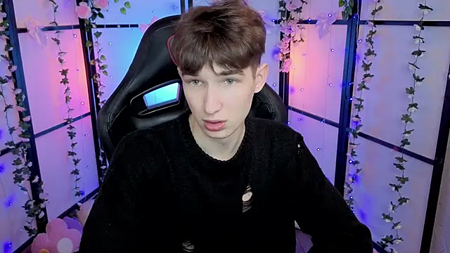 Maxwellchiik online show from 11-30-25, 08:46