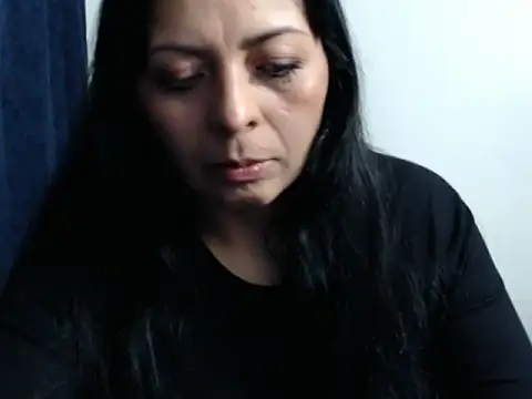 Paolahotty online show from 11-30-25, 03:32