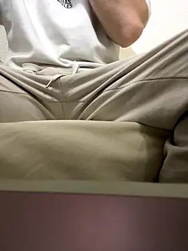 Snapshot of Daisuke_01 chatting on 12-04-25, 04:22 Daisuke 01 online show from 12-04-25, 04:22