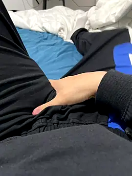 Snapshot of Daisuke_01 chatting on 12-16-25, 04:06 Daisuke 01 online show from 12-16-25, 04:06