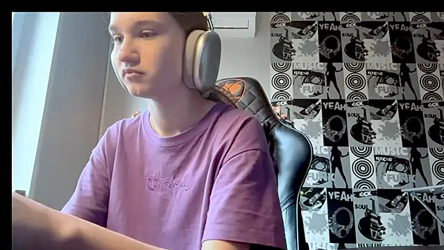 helgicuteness online show from 12-14-25, 07:25