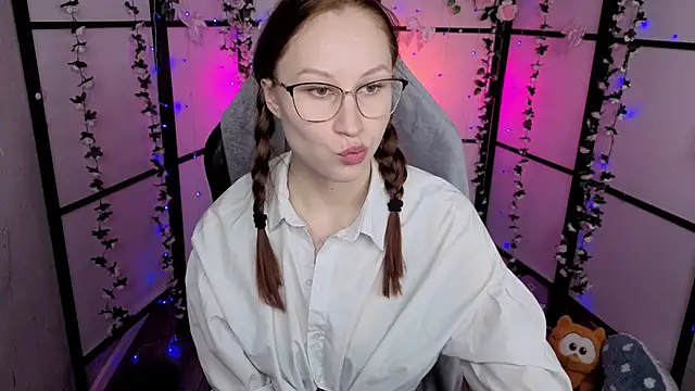 Snapshot of JoanFlare chatting on 11-26-25, 01:34 JoanFlare online show from 11-26-25, 01:34