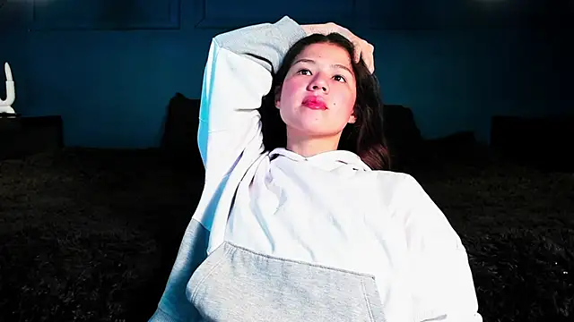 Snapshot of Skyy_bloom chatting on 12-20-25, 11:50 Skyy bloom online show from 12-20-25, 11:50