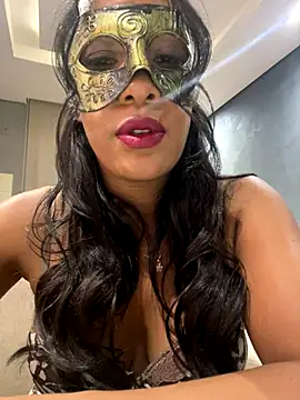 Snapshot of LunnaMaska chatting on 12-21-25, 04:08 LunnaMaska online show from 12-21-25, 04:08