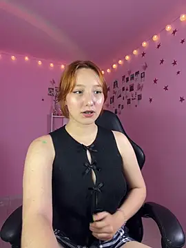 Snapshot of Davne_ chatting on 06-16-26, 12:35 Davne online show from 06-16-26, 12:35