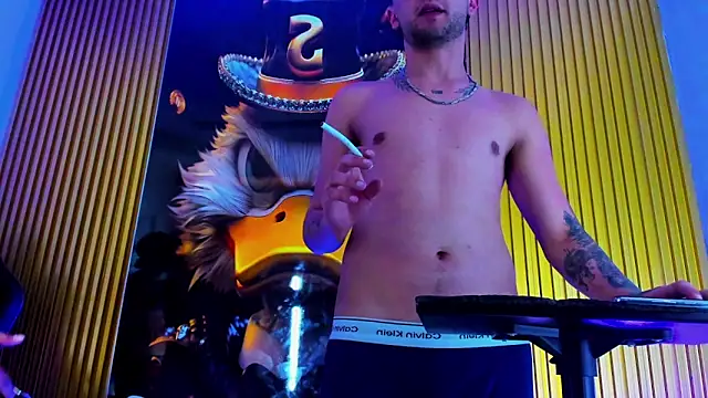 Snapshot of Thegolden_boys chatting on 11-24-25, 08:14 Thegolden boys online show from 11-24-25, 08:14