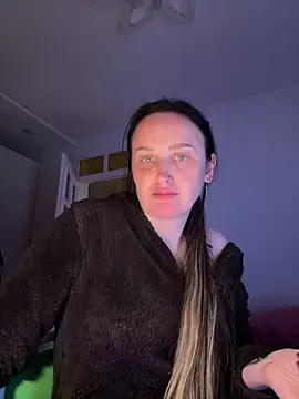 Snapshot of TomilaSi chatting on 04-29-26, 09:43 TomilaSi online show from 04-29-26, 09:43
