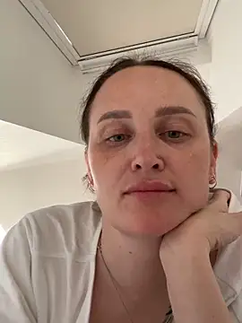 Snapshot of TomilaSi chatting on 05-20-26, 04:24 TomilaSi online show from 05-20-26, 04:24