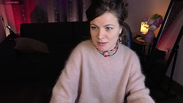 Snapshot of Marla_Bri chatting on 11-25-25, 01:22 Marla Bri online show from 11-25-25, 01:22