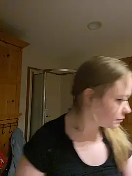 Snapshot of SmirkFans chatting on 02-03-26, 06:22 SmirkFans online show from 02-03-26, 06:22