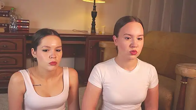 Snapshot of VirginiaRowe chatting on 11-27-25, 02:19 VirginiaRowe online show from 11-27-25, 02:19