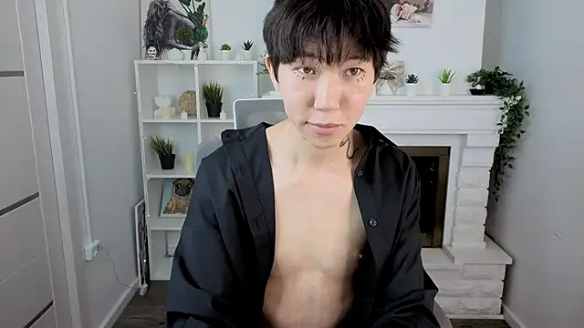 Snapshot of YugoAsian chatting on 11-28-25, 12:41 YugoAsian online show from 11-28-25, 12:41