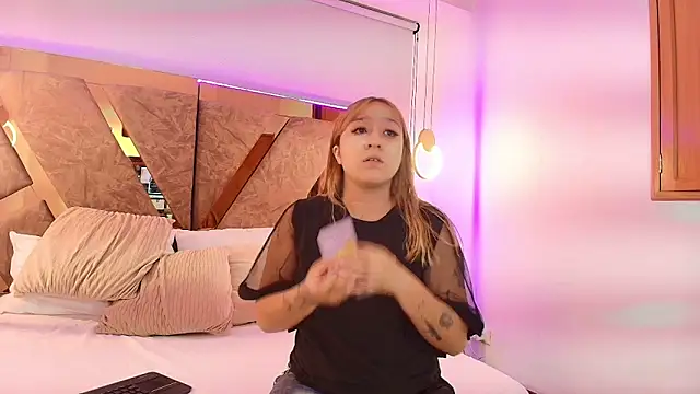 emma cook  online show from 11-28-25, 09:28