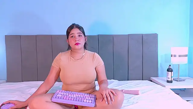 Lizz Bunny online show from 04-21-26, 01:29