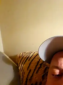 Snapshot of BODY78_M chatting on 12-14-25, 10:58 BODY78 M online show from 12-14-25, 10:58