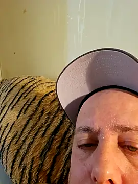 Snapshot of BODY78_M chatting on 01-08-26, 10:28 BODY78 M online show from 01-08-26, 10:28