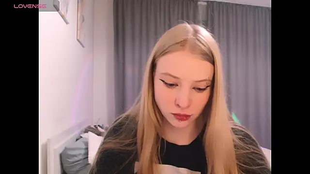 Snapshot of _Milana_Sparkl75_ chatting on 11-29-25, 01:41 Milana Sparkl75 online show from 11-29-25, 01:41