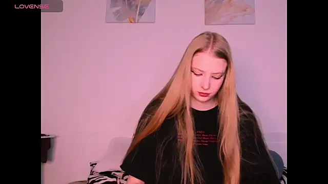 Snapshot of _Milana_Sparkl75_ chatting on 01-08-26, 10:28 Milana Sparkl75 online show from 01-08-26, 10:28