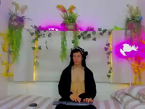 Snapshot of AngelSlimm chatting on 11-28-25, 05:10 AngelSlimm online show from 11-28-25, 05:10