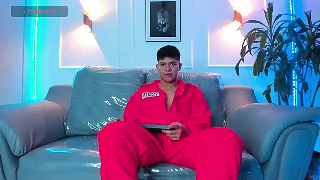 Snapshot of Paul_27_ chatting on 11-28-25, 02:58 Paul 27 online show from 11-28-25, 02:58