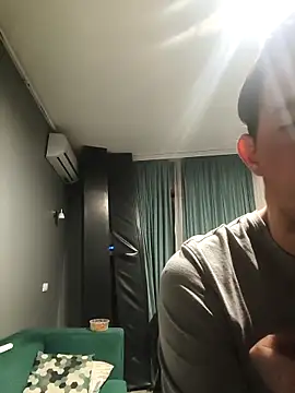 Snapshot of Razvan696969 chatting on 02-21-26, 04:41 Razvan696969 online show from 02-21-26, 04:41