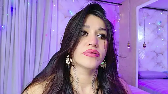 abby saenz 2025 online show from 11-25-25, 08:42