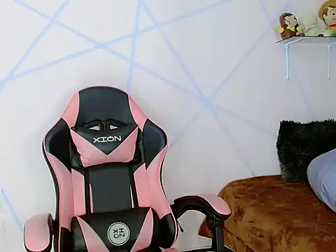 Snapshot of Natasha__Hot_ chatting on 12-04-25, 09:40 Natasha Hot online show from 12-04-25, 09:40