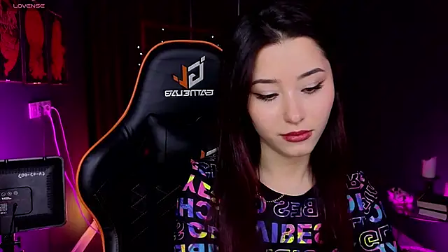 Snapshot of RedMidnight chatting on 11-25-25, 09:04 RedMidnight online show from 11-25-25, 09:04