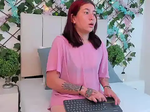 Snapshot of CharlotteBlossom chatting on 11-29-25, 08:01 CharlotteBlossom online show from 11-29-25, 08:01