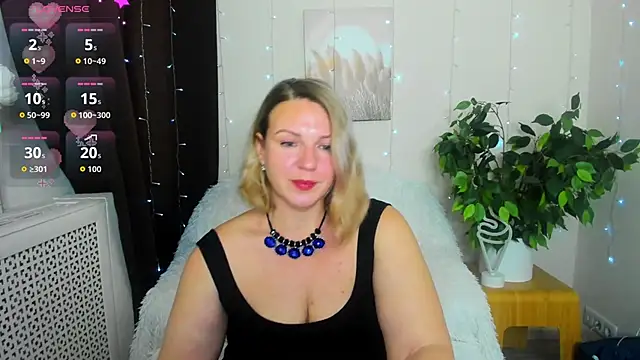 Snapshot of Alison_star_ chatting on 12-02-25, 01:44 Alison star online show from 12-02-25, 01:44