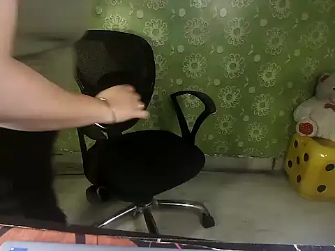 Snapshot of 01Monika chatting on 12-02-25, 05:13 01Monika online show from 12-02-25, 05:13