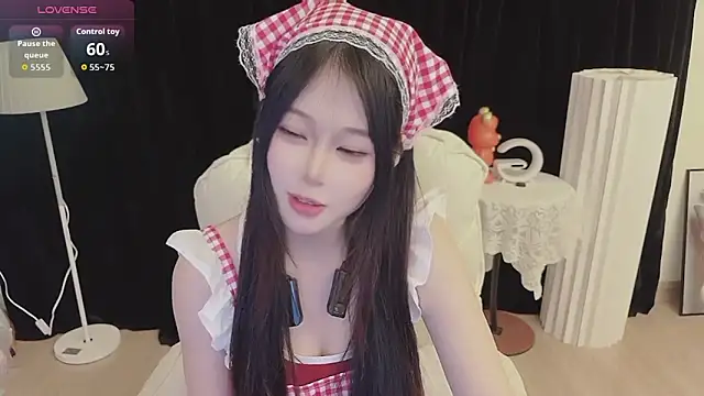 Snapshot of -Annababy chatting on 05-31-26, 07:04 -Annababy online show from 05-31-26, 07:04